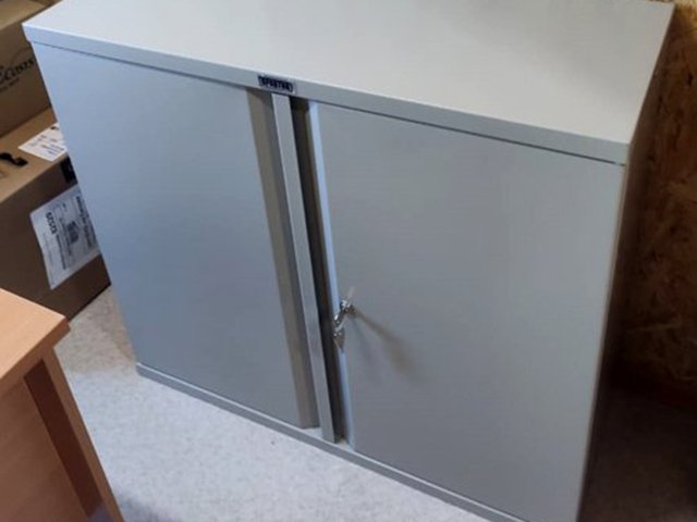 Шкаф металлический для бумаг ПРАКТИК М-08